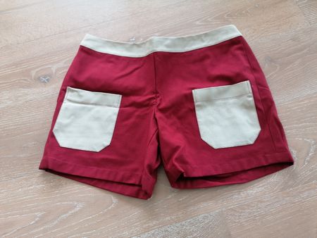 Sommerliche Shorts, Gr. S, weinrot mit Taschen, neuwertig