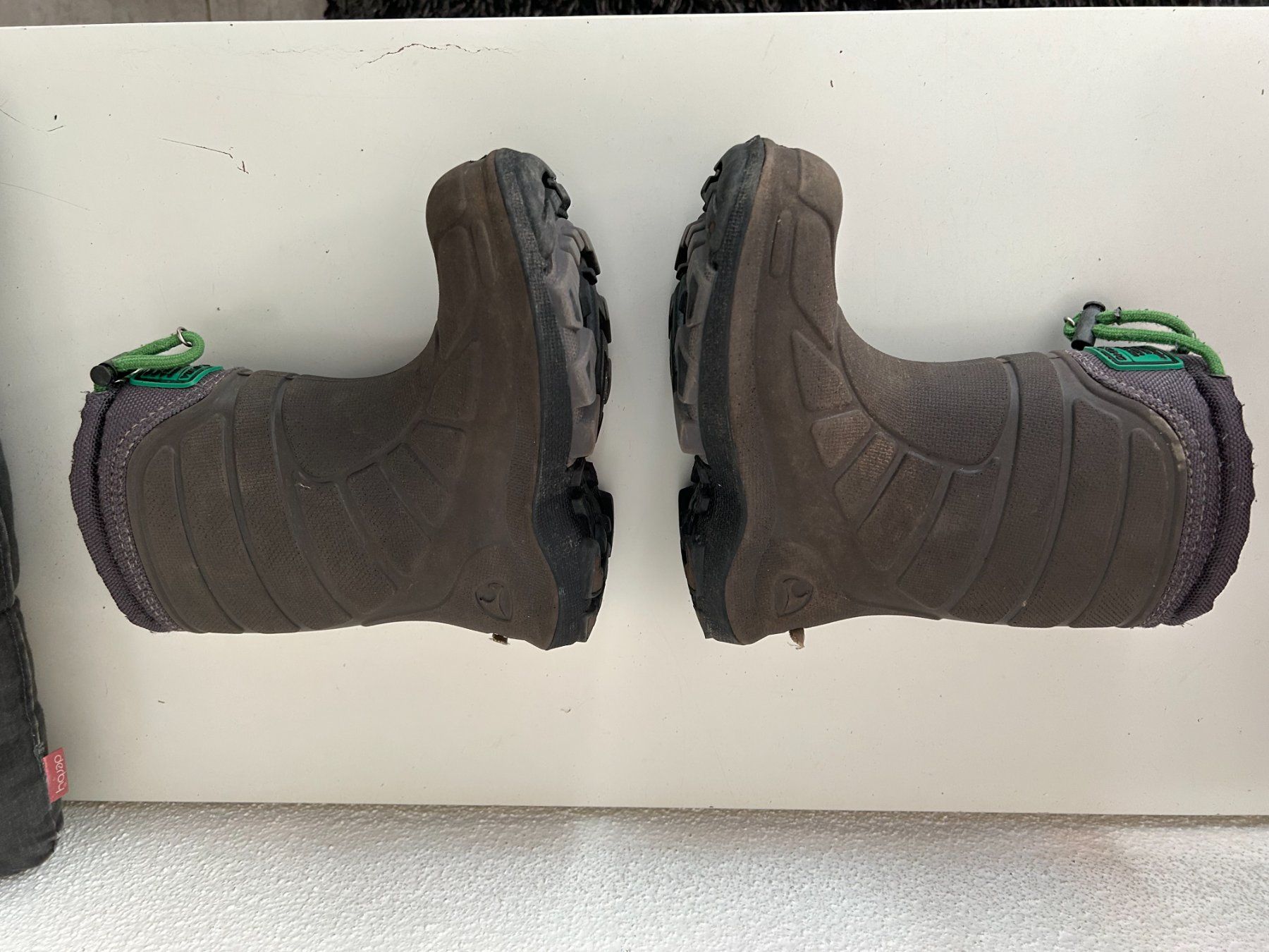 Scarpe per ragazzi: Winterstiefel mit Fütterung grau, Grösse 31 – Usato da Buttisholz venduto da PIOTRCH 1