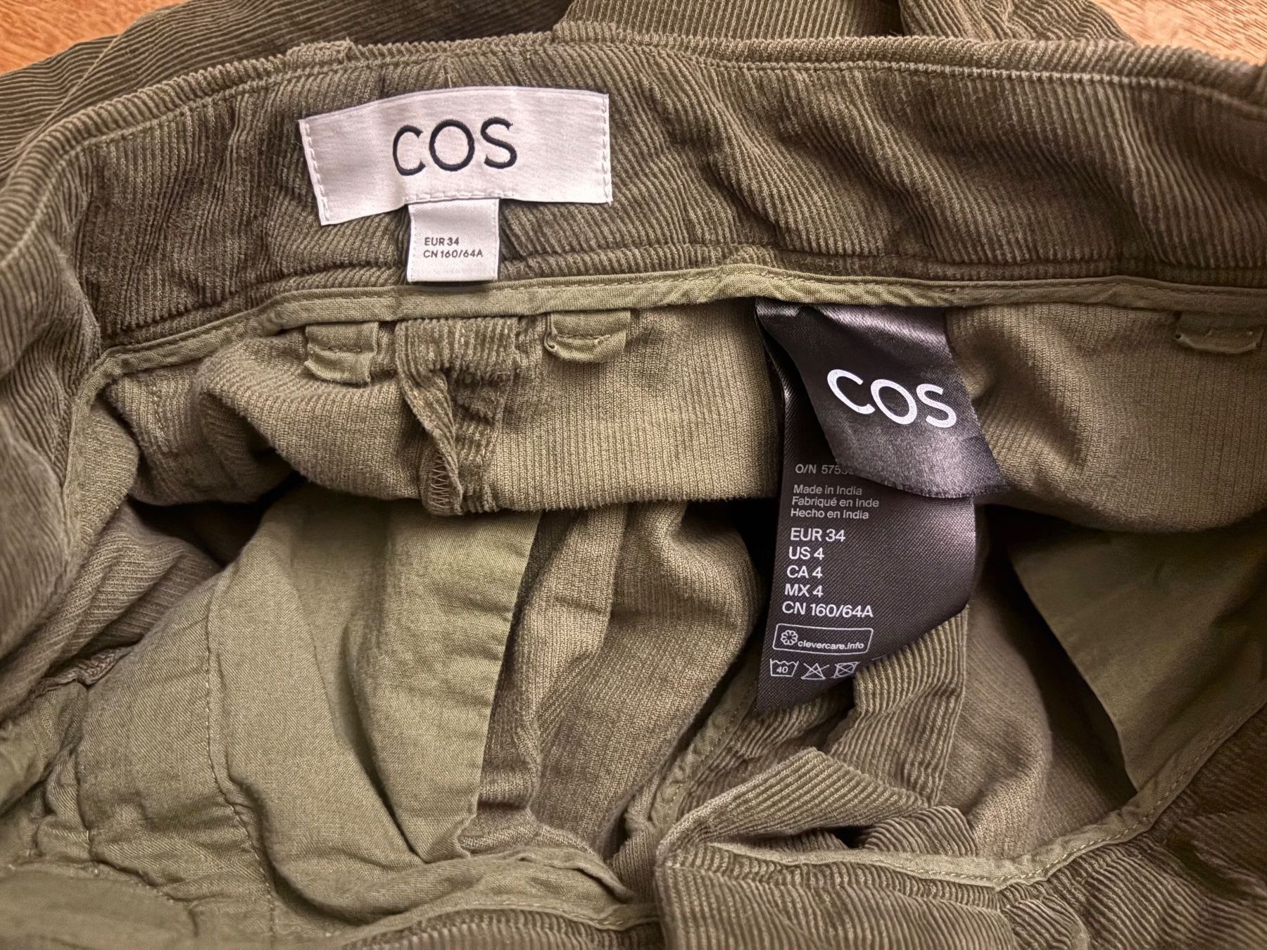 Cos Pantaloni: Barrel Cordhose von COS, Gr. 34 – Usato da Zürich venduto da triangular 6