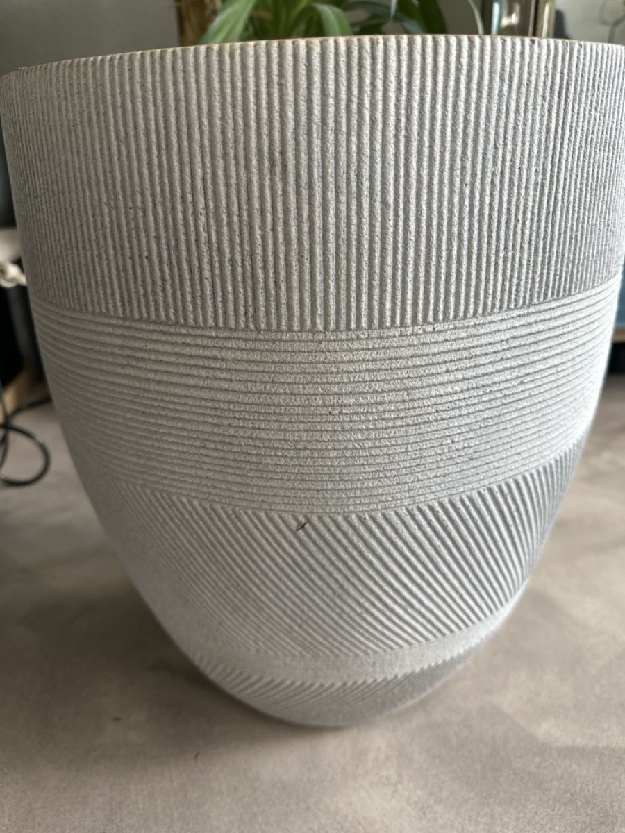 Vasi per fiori: Blumentopf Beton Optik geriffelt gross – Usato da Dietikon venduto da vithya88