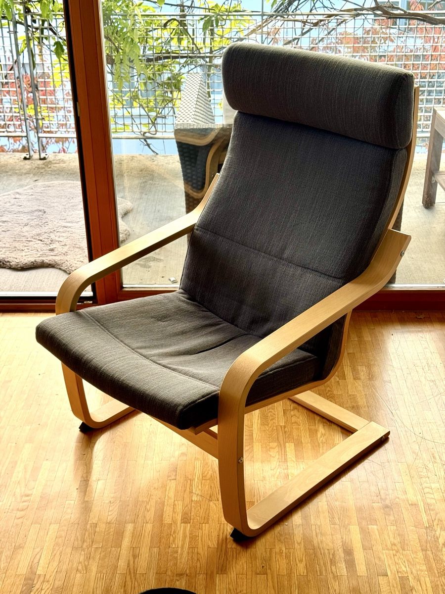 Ikea Poltrone: Ikea Poäng Relax-Sessel mit Hocker – Usato da Flawil venduto da reytosa 2