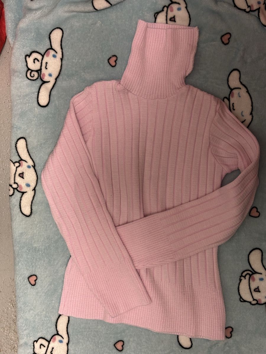 Pullover & Sweatshirts: Pink Turtleneck Sweater – Gebraucht aus Zofingen von cva_w7vn