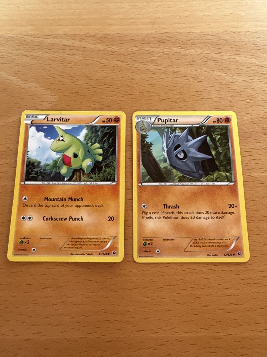 Pokémon Cartes à collectionner: 2 Pokemon Karten: Larvitar & Pupitar – D'occasion à Balsthal par Sven.sch