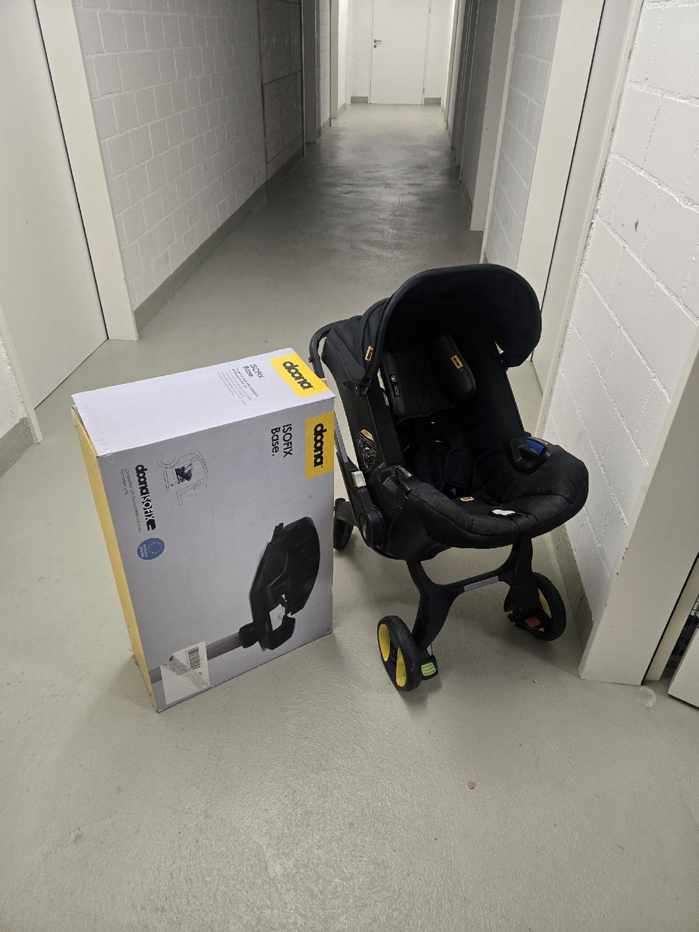 Doona Poussette: Doona Kinderwagen mit ISO Fix Station  mit Gebrauchsspuren – D'occasion à Horgen par eLiisat