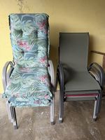 8 chaises de jardin 