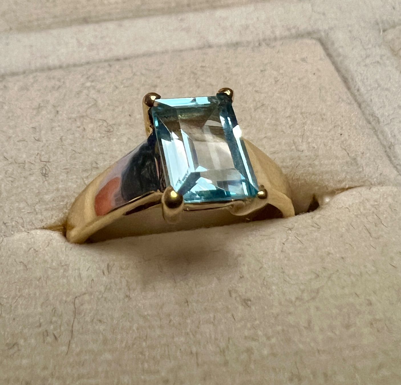 Ringe: Gold-Ring 18 K mit synth. Spinell oder beh. Blautopas – Gebraucht aus Chur von Penting1935 1