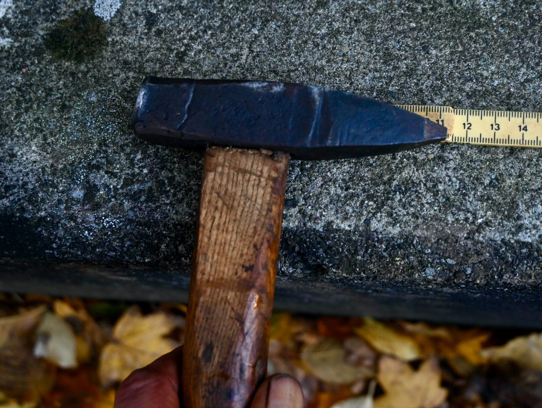Tutti gli attrezzi: alter geschmiedeter Spitzhammer L 34cm – Usato da Pfaffhausen venduto da mono_rec 2