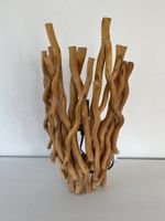 Originelle Lampe aus Naturholz