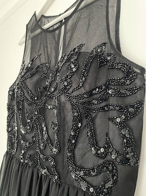 Vestiti: Festkleid / Abendkleid  – Usato da Winterthur venduto da Romi 2