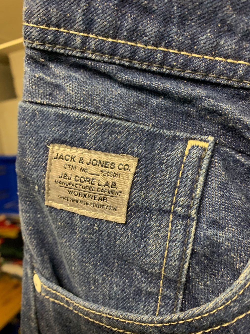 Pantaloni: Kurz Hose JACK & JONES grösse 42 – Usato da Thun venduto da jeff070 2