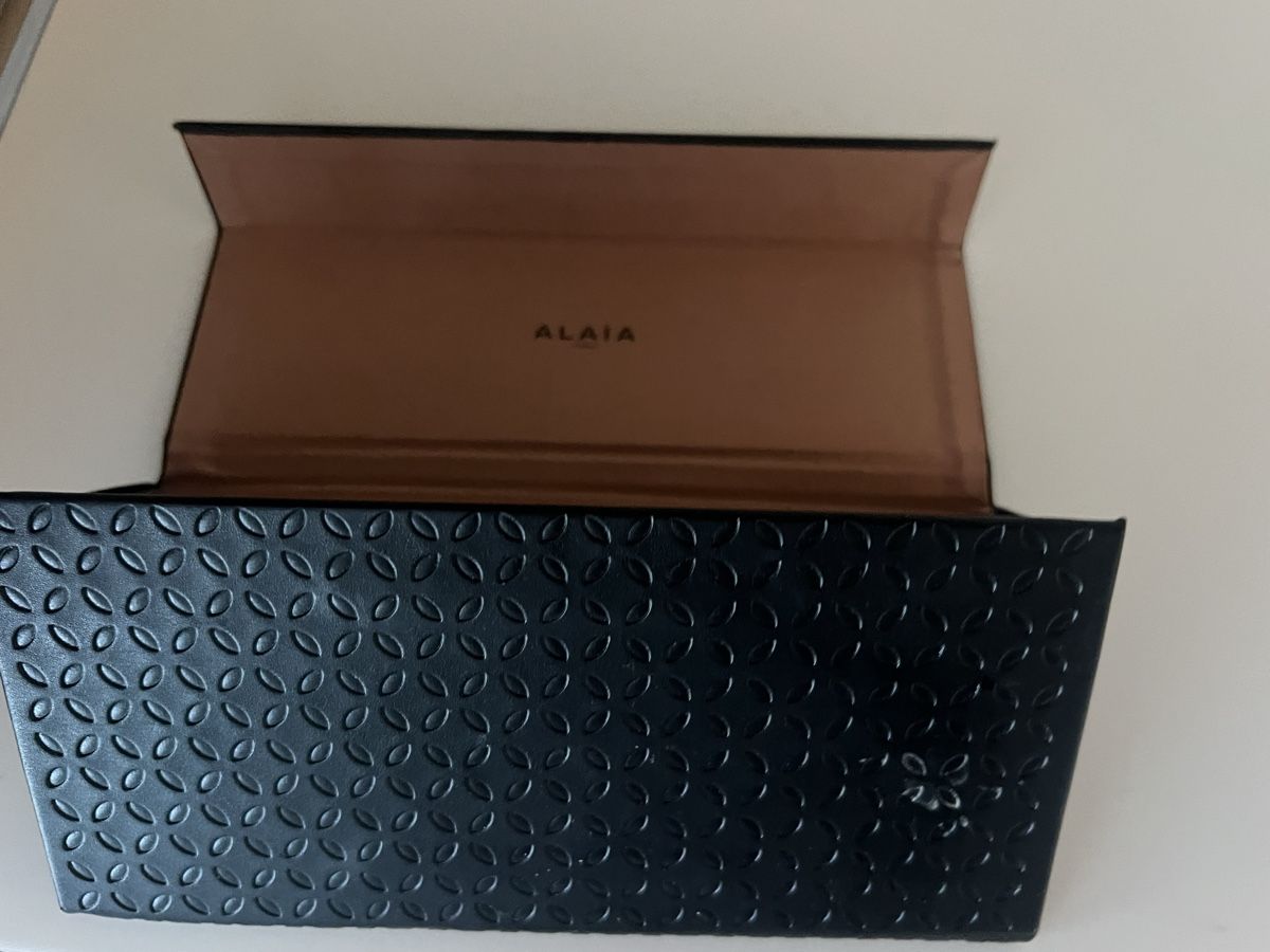 Alaia Occhiali & Lenti: Alaïa sunglasses case  – Usato da Oberägeri venduto da rus_7vhx