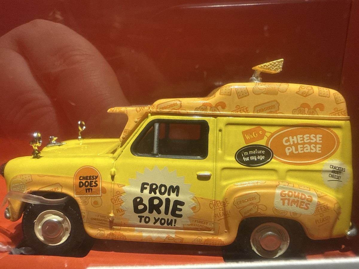Corgi Toys Voitures modèles: Wallace & Gromit Corgi Cheese Please Delivery Van  – Neuf avec emballage d'origine à Basel par Zomeg 1