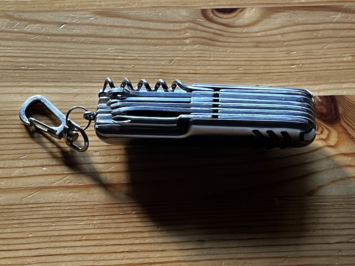 Coltelli tascabile: Praktisches Adventure Ridge Multitool mit Etui, neuwertig – Nuovo (secondo la descrizione) da Grindelwald venduto da IseLune 4