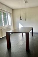 Table en bois massif, quasi-neuve