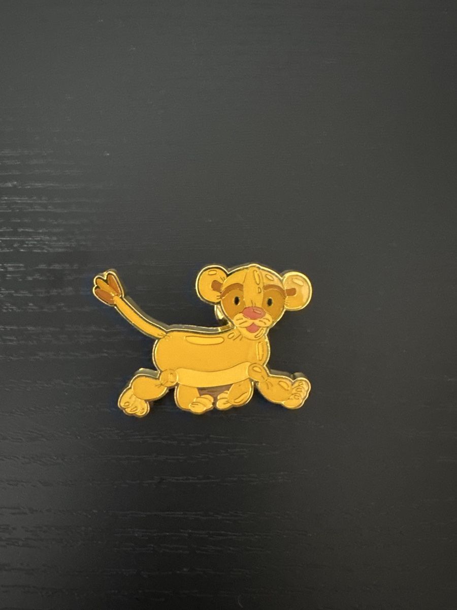Placchette & Badge: Loungefly- Disney König der Löwen Pin - Simba – Nuovo (secondo la descrizione) da wynigen venduto da Birnenmus