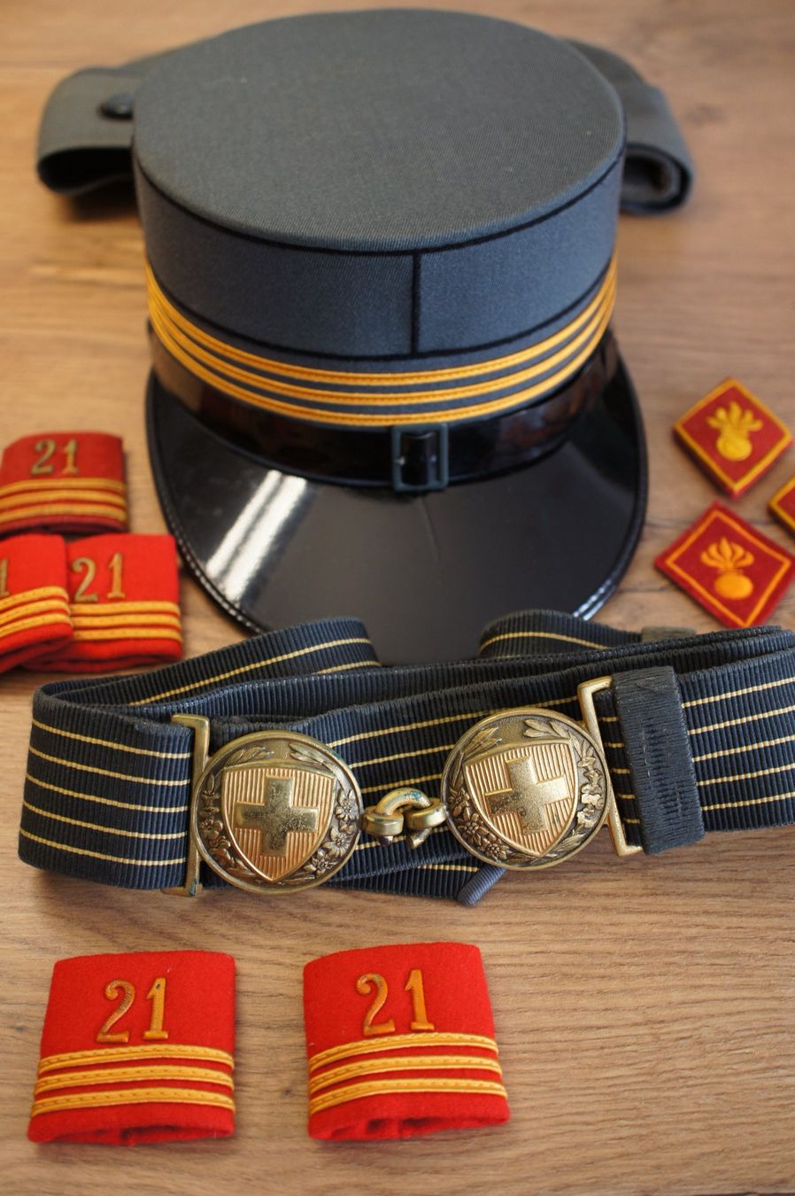 Armée suisse Chapeaux, bonnets & casquettes: Schweizer Offizier – D'occasion à Kriens par 1mars10 1