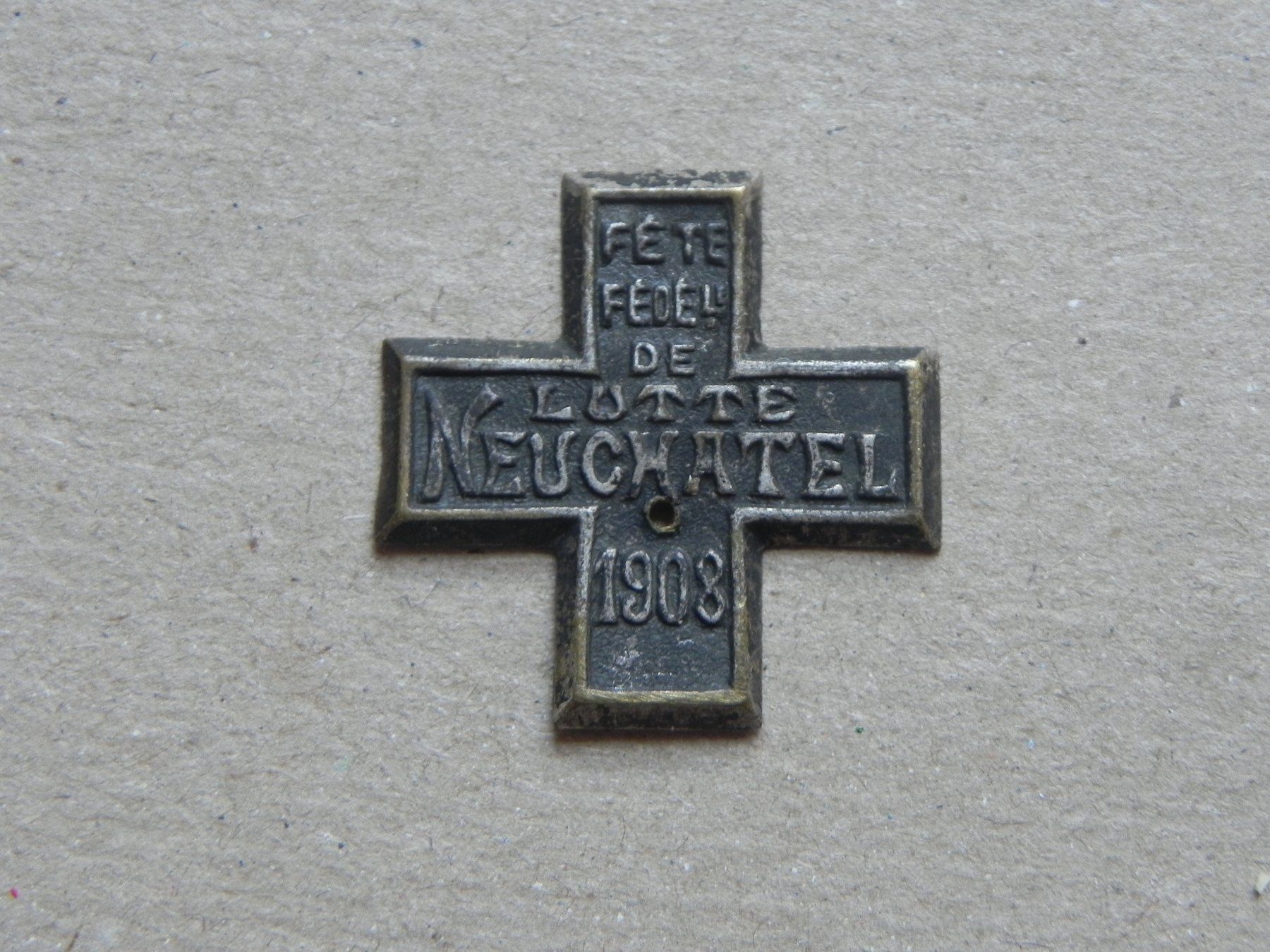 Médailles: ESAF Abzeichen Broche Eidg. Schwingfest Neuchatel NE 1908 – D'occasion à Siebnen par krimsie