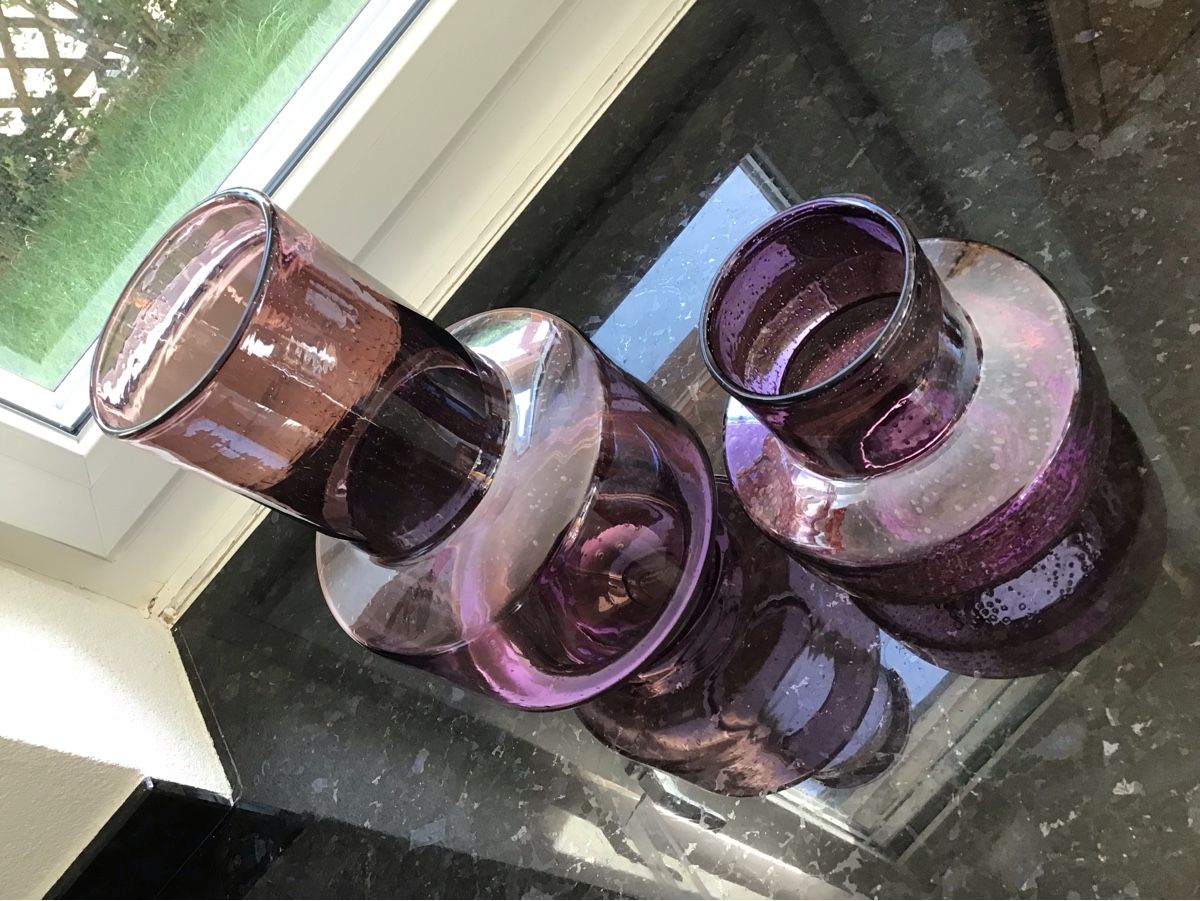 Pfister Vasen & Gefässe: 2 Glasvasen, violett, neuwertig – Neu (gemäss Beschreibung) aus Itingen von schweizersternchen 1