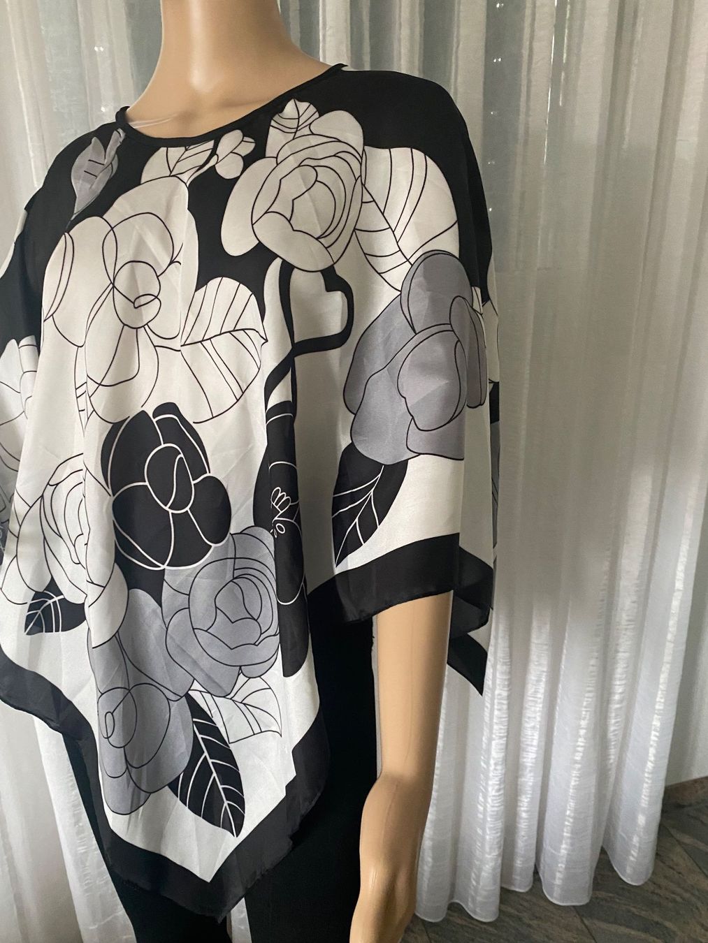 Camicette: edler/stylischer Blusen-Poncho,Silk-Feeling,1 Size – Nuovo e nell'imballaggio originale da Winkel venduto da ferrari2022 3