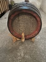 Kleines Holzfass mit Zapfhahn und Metallringen gebraucht