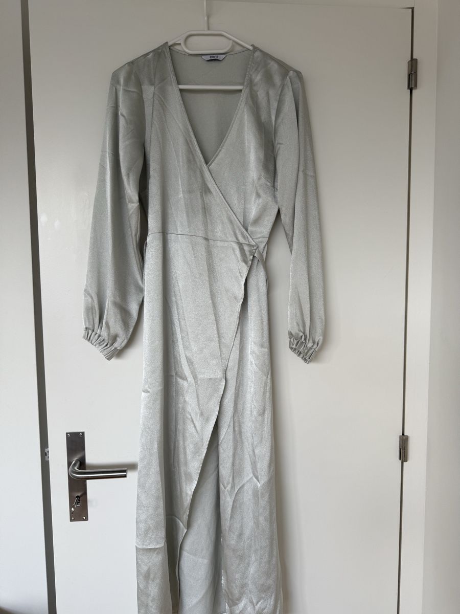 Robes: Robe ENVII – D'occasion à Monthey par sen_6ckr