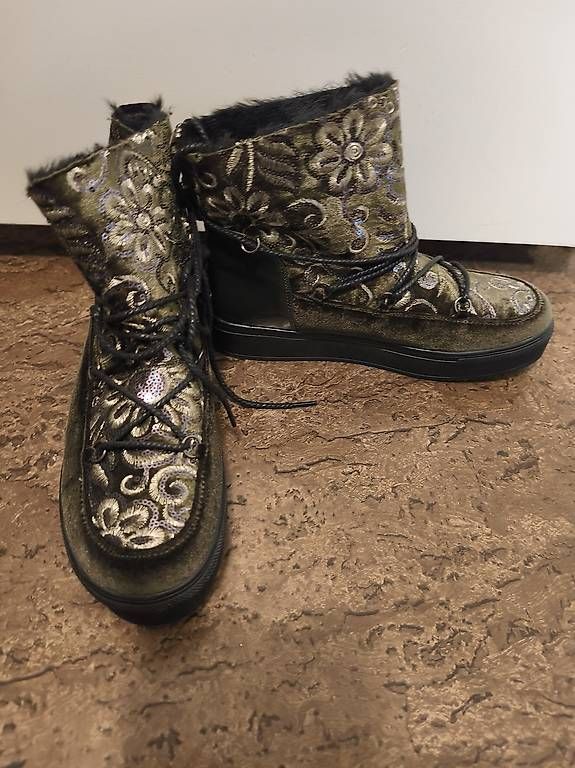 Chaussures femmes: Edle Winterschuhe Gr. 41 – D'occasion à Egg b. Zürich par Alexandra_Frei 1