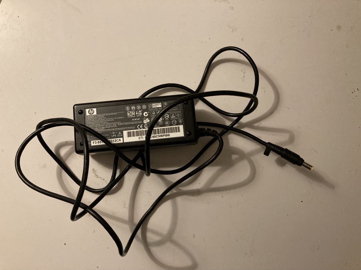 Hewlett Packard Caricabatterie: HP PPP009H Charger 65W AC Adapter Netzteil – Usato da Flawil venduto da rcnkr