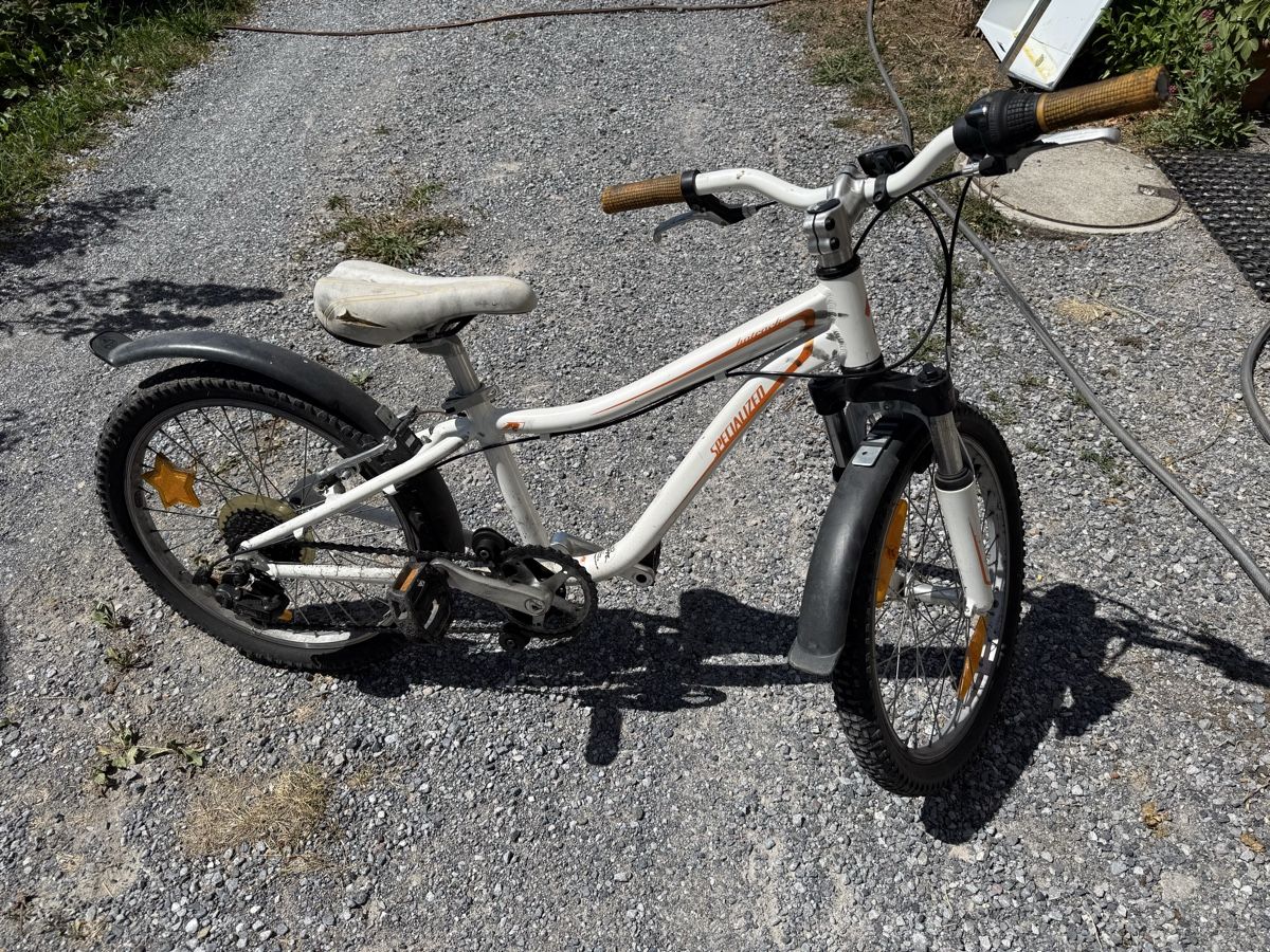 Specialized Velos: Kinderfahrrad Specialized weiss – Gebraucht aus Ebertswil von Kaspar77 2