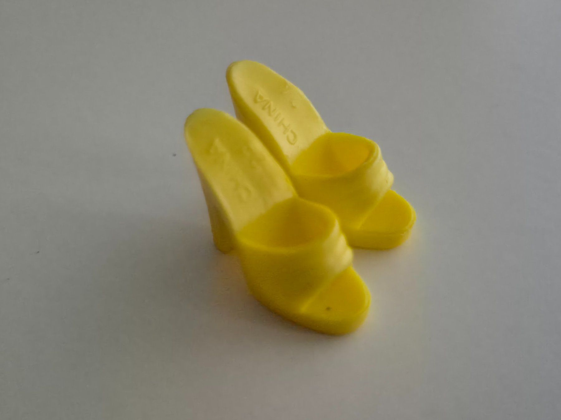 Bambole: Barbie gelbe Sandalen – Usato da Zürich venduto da pau_y8mv