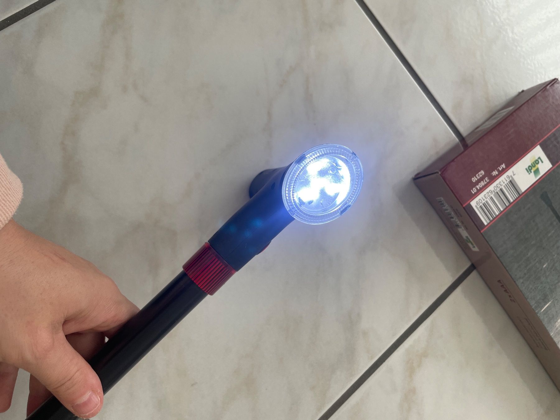 Ausili per la deambulazione: Gehstock mit Licht+Alarm – Nuovo e nell'imballaggio originale da Amriswil venduto da einkaufverkauf 5