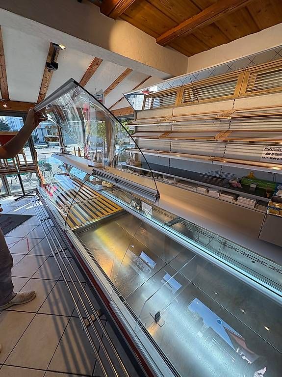Ladenausstattungen & Messebau: Warenpräsentation Vitrine / Theke – Gebraucht aus Bätterkinden von Gugel1 4