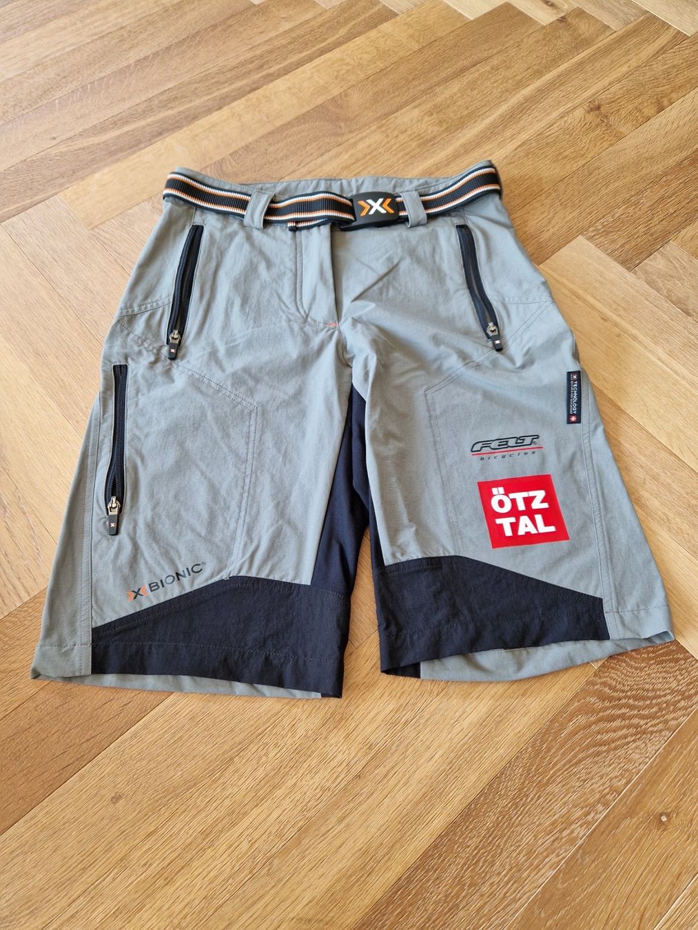X-bionic Pantaloni: X-Bionic mtb cycling shorts size XS – Nuovo (secondo la descrizione) da Adliswil venduto da fashionholic