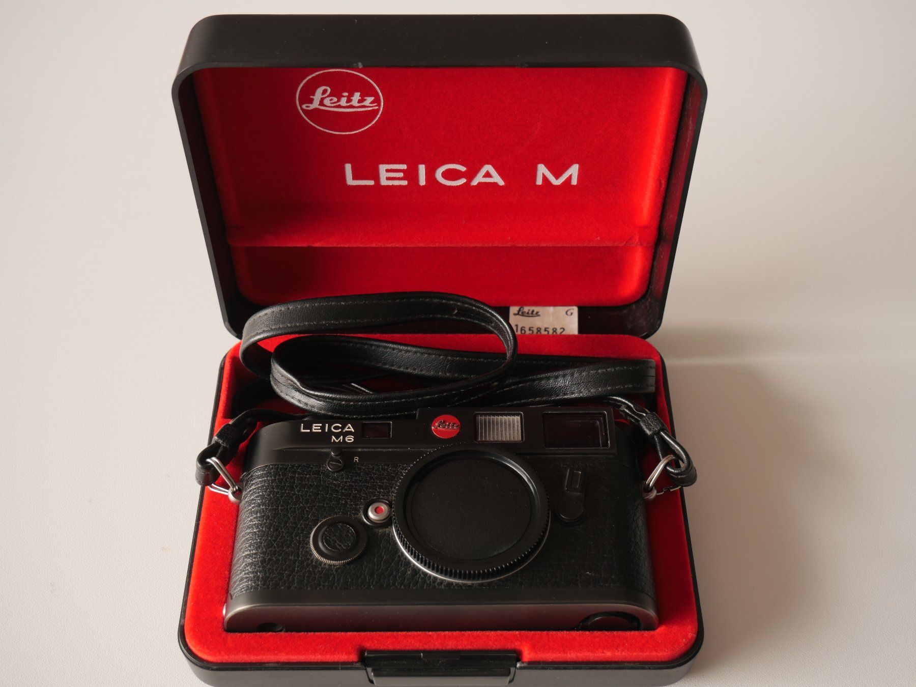 Leica Fotocamera: LEICA M6 Noir – Usato da Thônex venduto da ElGauchito