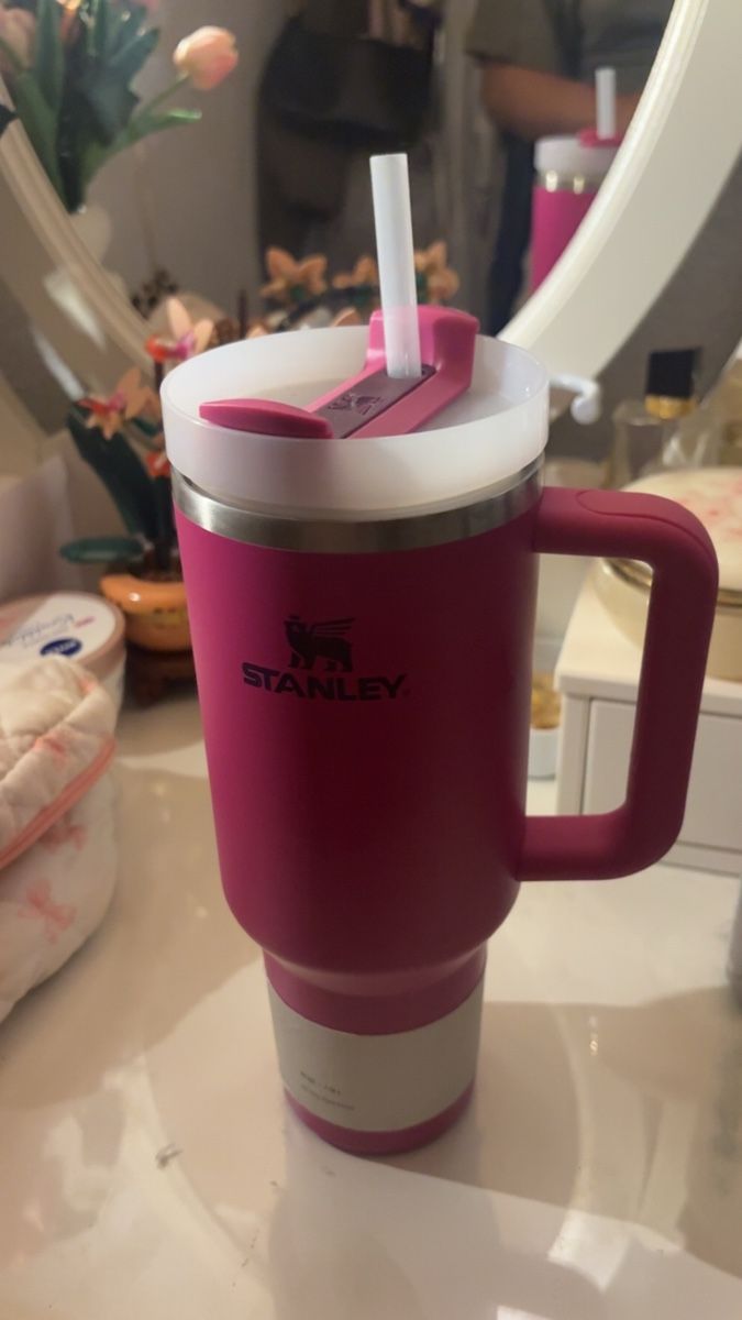 Stanley Gourdes & Thermos: Pink stanley cup – D'occasion à Oberriet SG par pin_wv7r 1