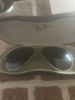 Occhiali da sole Ray-Ban Aviator dorati con custodia, perfet