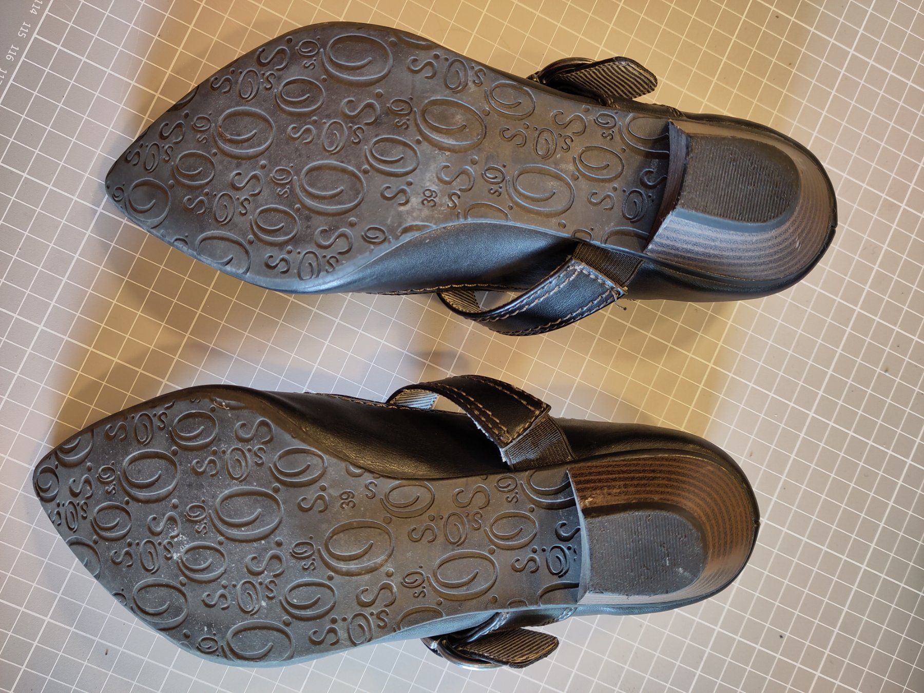 S.Oliver Scarpe da donna: Schwarze S.Oliver Schuhe, Pumps, Grösse 39 – Usato da Moosseedorf venduto da Smammut 2