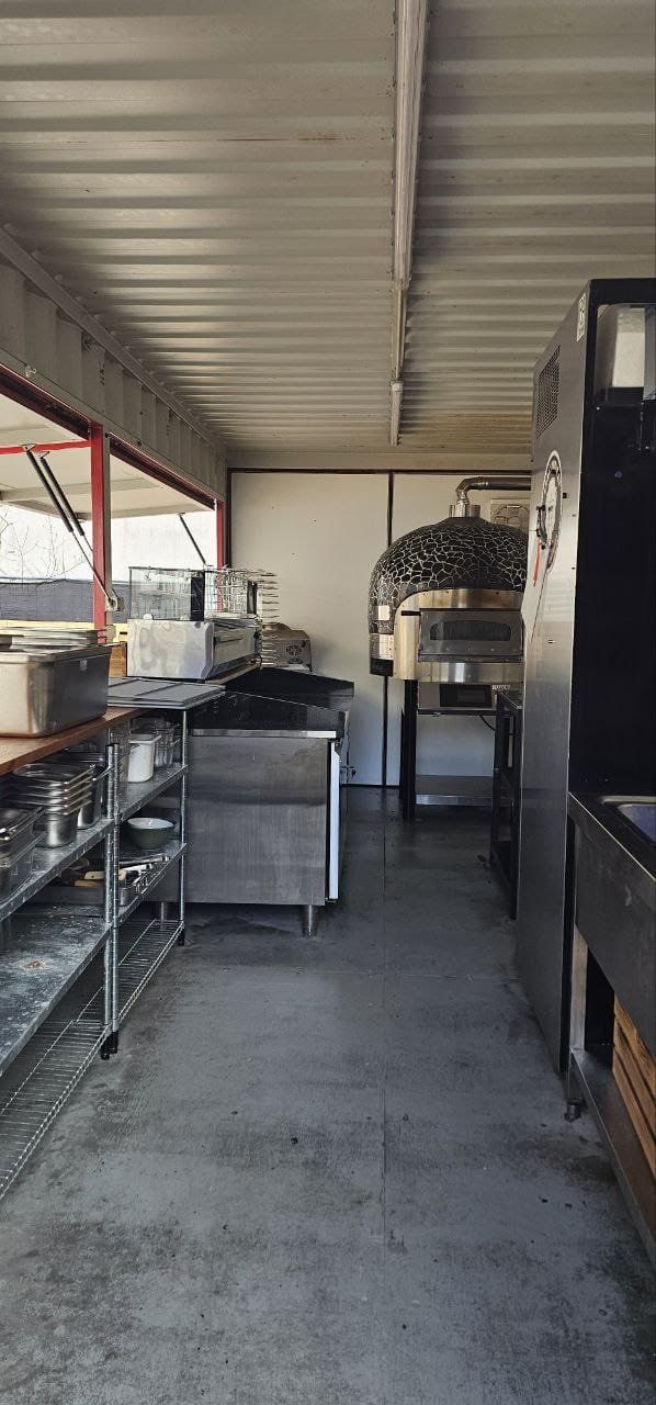 Komplettküchen: Pizza- oder Food - Container komplett mit Ofen und Küche – Gebraucht aus Zufikon von Bolle 6