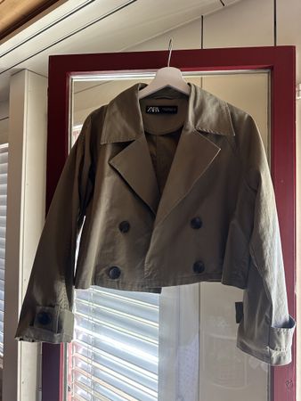 Kurze Jacke Zara Khaki Zweireiher Grösse XS Zustand gut