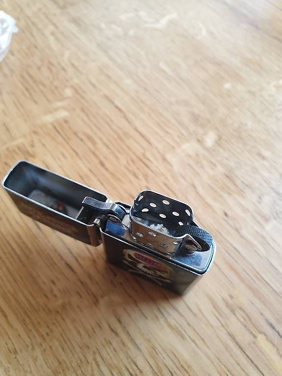 Accendini: Zippo Feuerzeug 4 – Usato da Rickenbach LU venduto da trucker.s 1