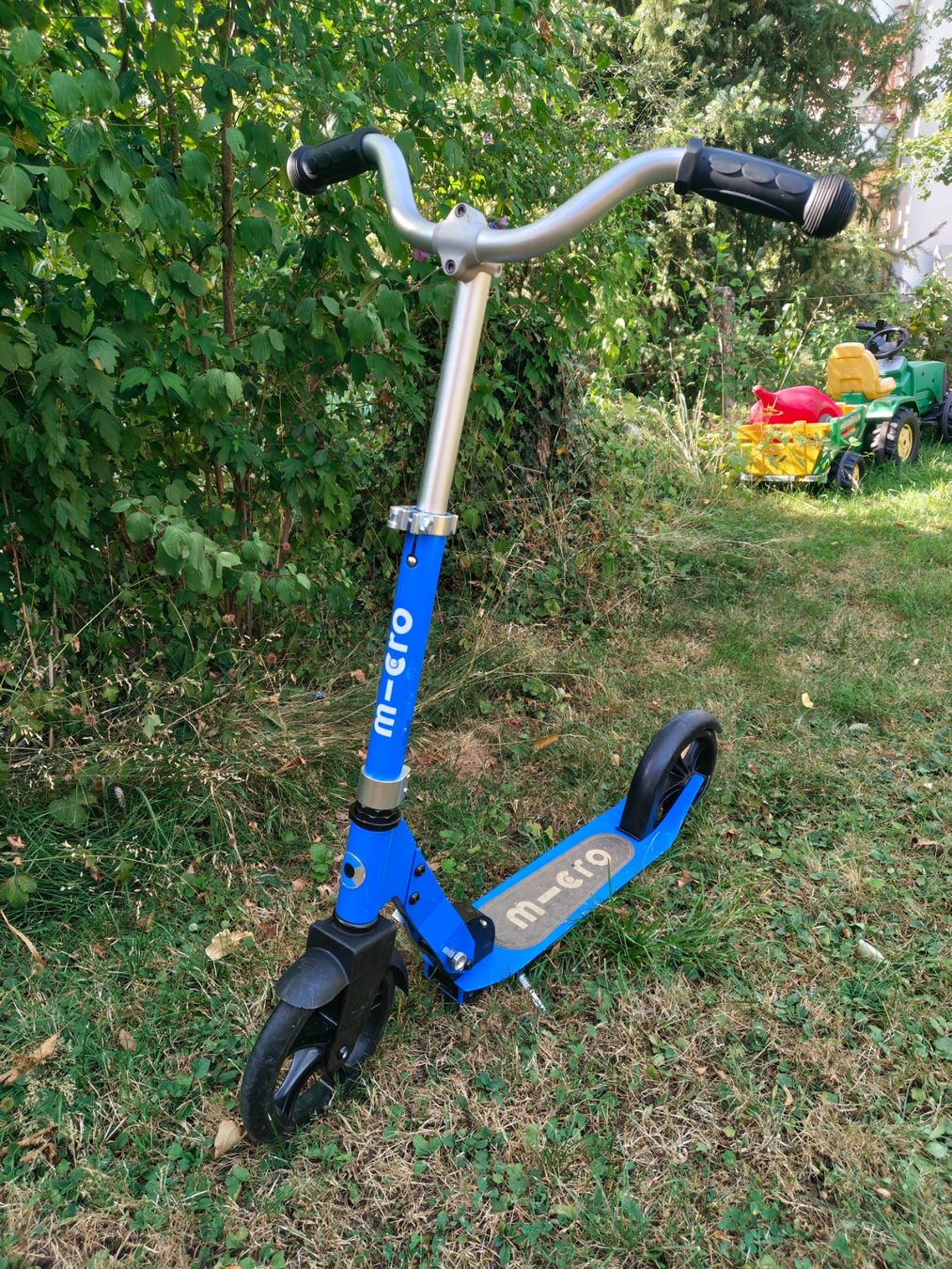 Micro Kickboard: Tretroller/Trottinett Micro blau gebraucht, grosse Räder – Gebraucht aus Bern von vodabine 1