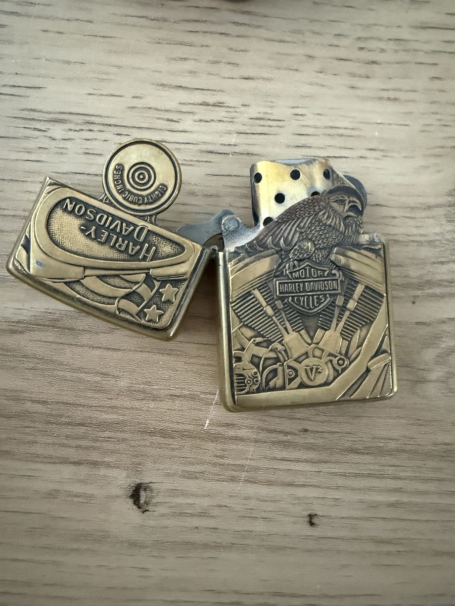 Harley-Davidson Accendini: Feuerzeug Harley-Davidson Messing mit Dose – Usato da Buch am Irchel venduto da Sweetharth 1