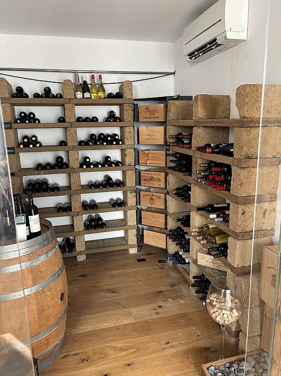 Scaffali: Weinregal aus Tuffstein – Usato da Büsserach venduto da Bill8