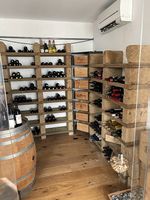 Weinregal aus Tuffstein