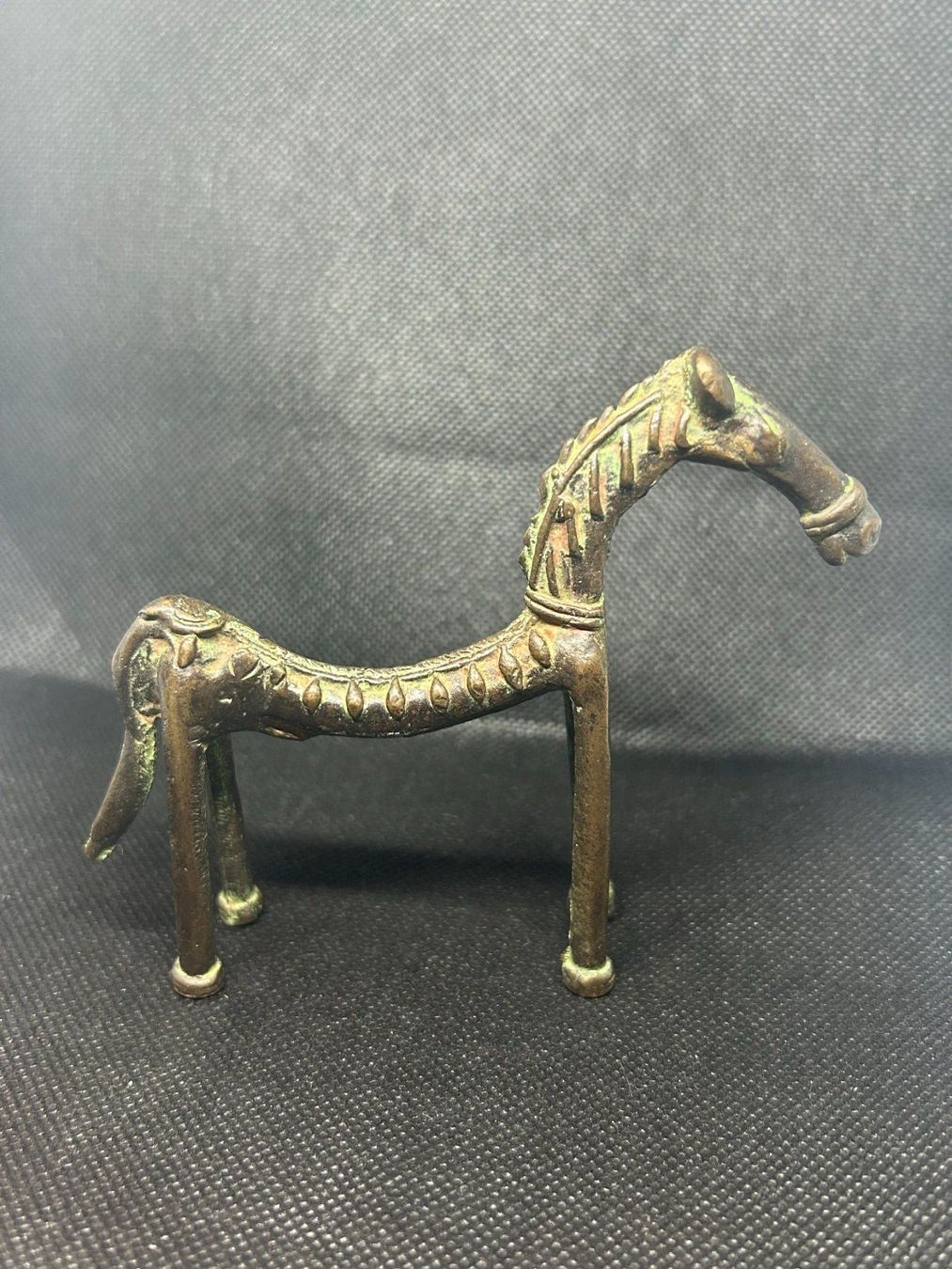 Figurines: Statue cheval dos courbé – D'occasion à Lausanne par Weber1007