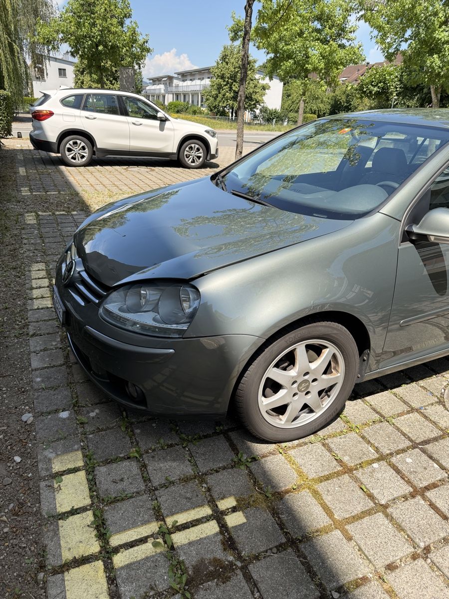 VW Autos: VW Golf 2.0 TDI grau ab Platz – Gebraucht aus Frauenfeld von awebtool 4
