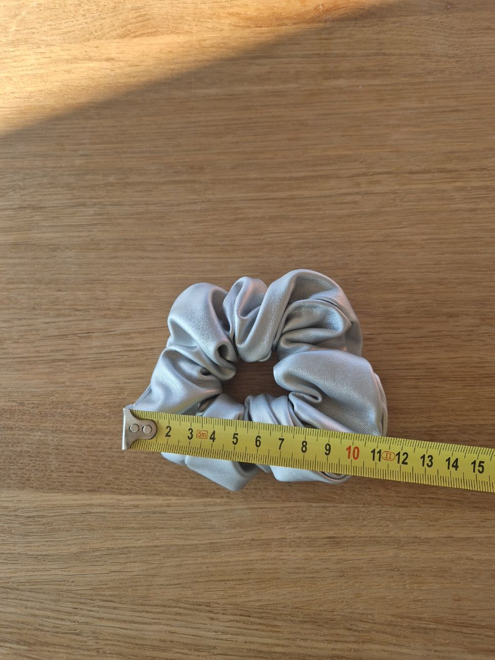 Accessori per capelli: Silberner Scrunchie, Haargummi – Usato da Bern venduto da miruslav 2