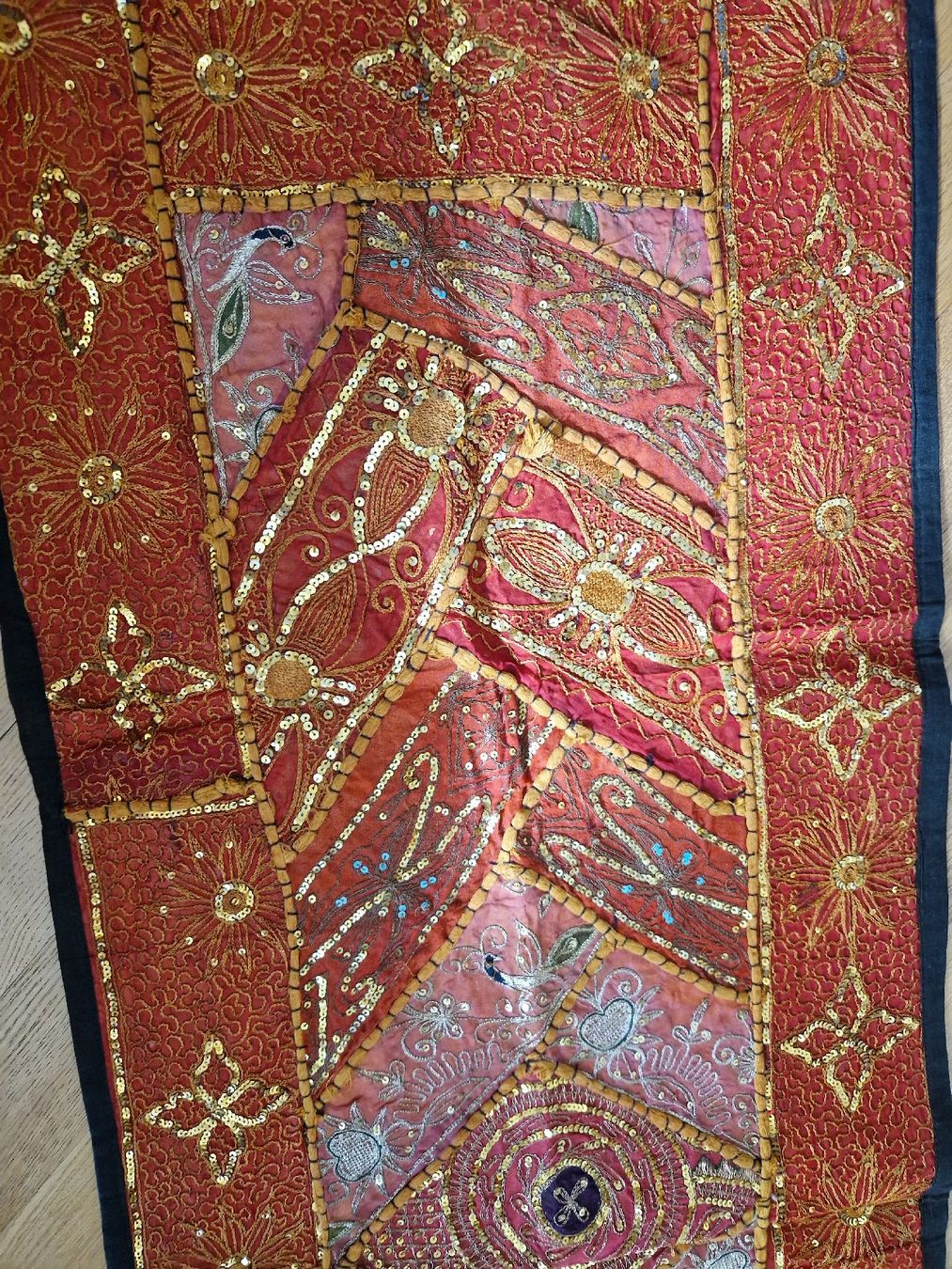 Stoffe: Tischläufer / Indischer Patchwork Handbestickt – Gebraucht aus Küsnacht ZH von 2011_ 5
