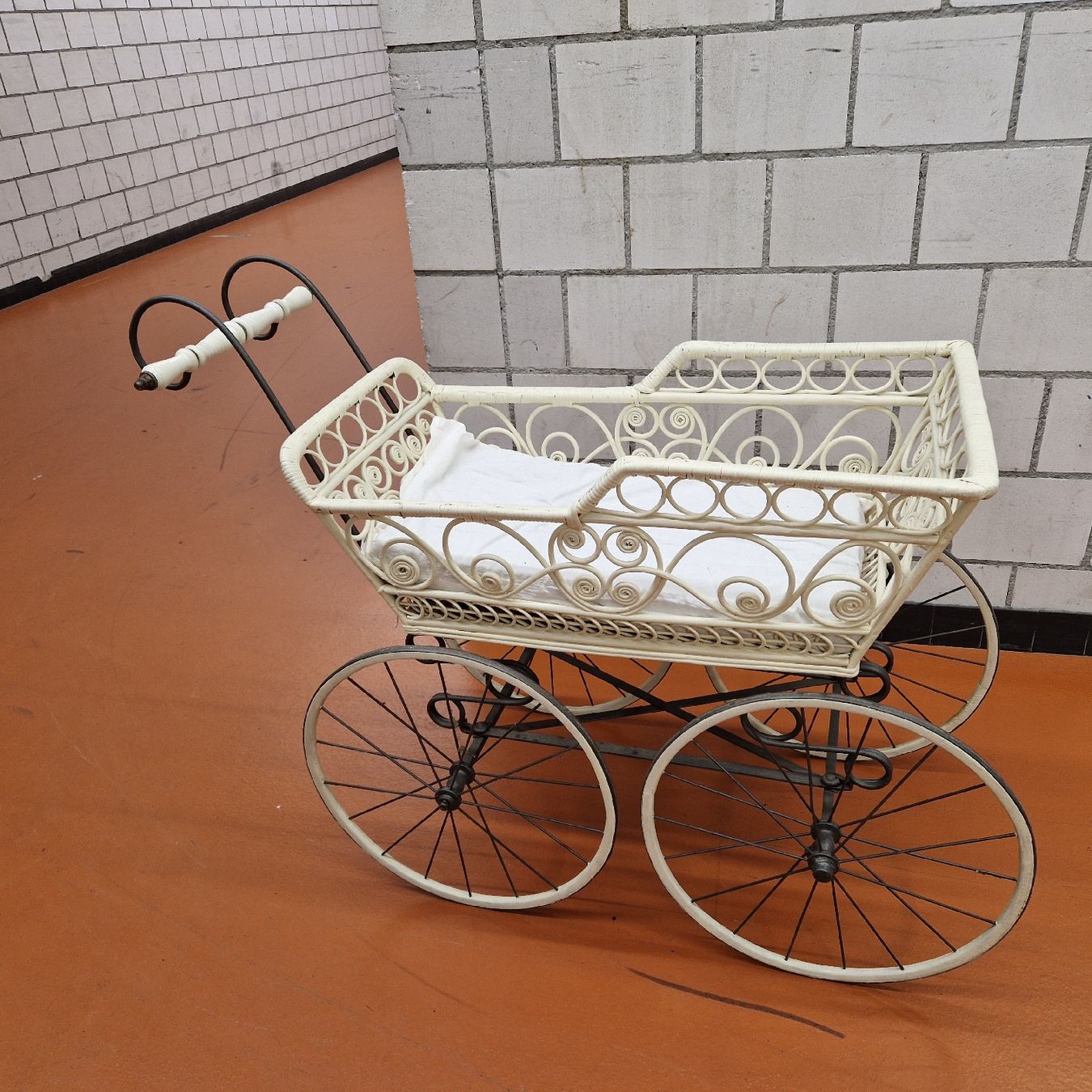 Carrozzine: Vintage Kinderwagen – Usato da Bern venduto da latrouvaillebern