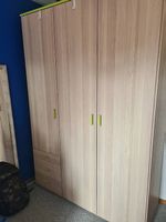 Bett und Schrank