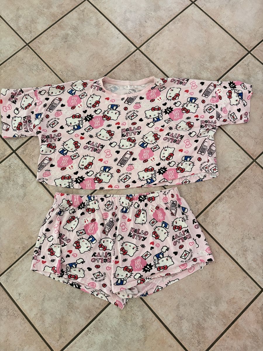 Negligees & Pigiami: Pigiama donna Hello Kitty  – Usato da S. Antonino venduto da FedeKikka88
